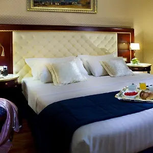 Hotel Mondial, Roma